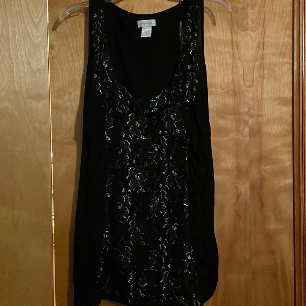 Silvery tank